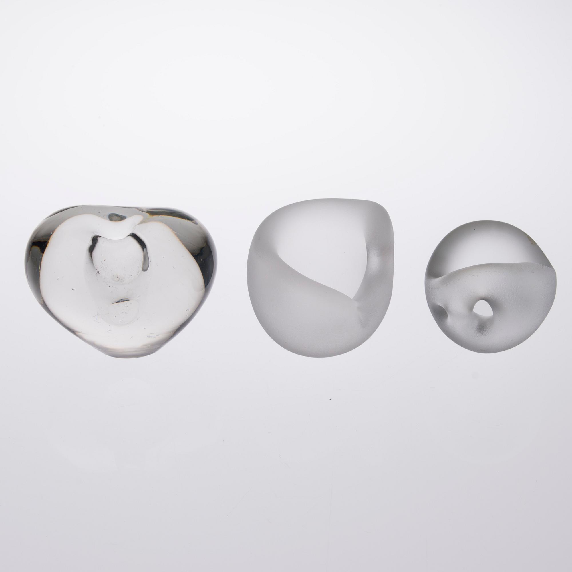 GLASSKULPTUR, 3 st, "Hjärta" samt 2 st "Jättegryta", Timo Sarpaneva Iittala.