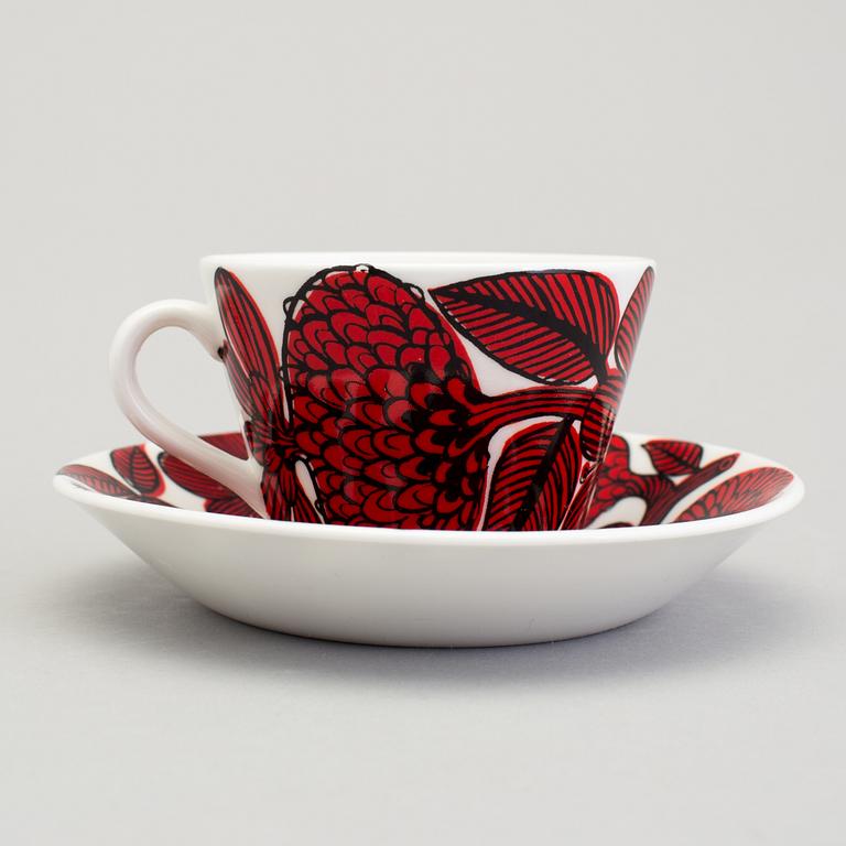 STIG LINDBERG, 6 stycken kaffekoppar i benporslin, "Röd Aster", Gustavsberg 1972-1974.