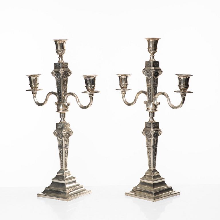 Kandelabrar, ett par, sterlingsilver, Louis XVI-stil, Lale Silverware & Co Ltd, Istanbul, Turkiet, 1900-tal.