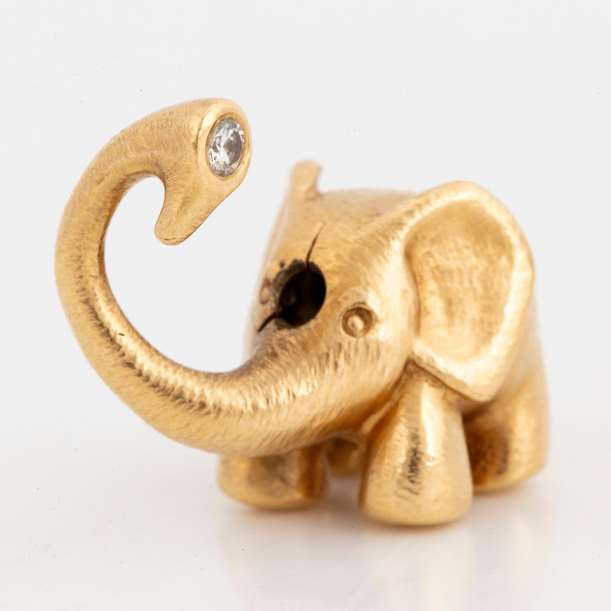 OLE LYNGGAARD, necklace Elephantclasp with diamond.