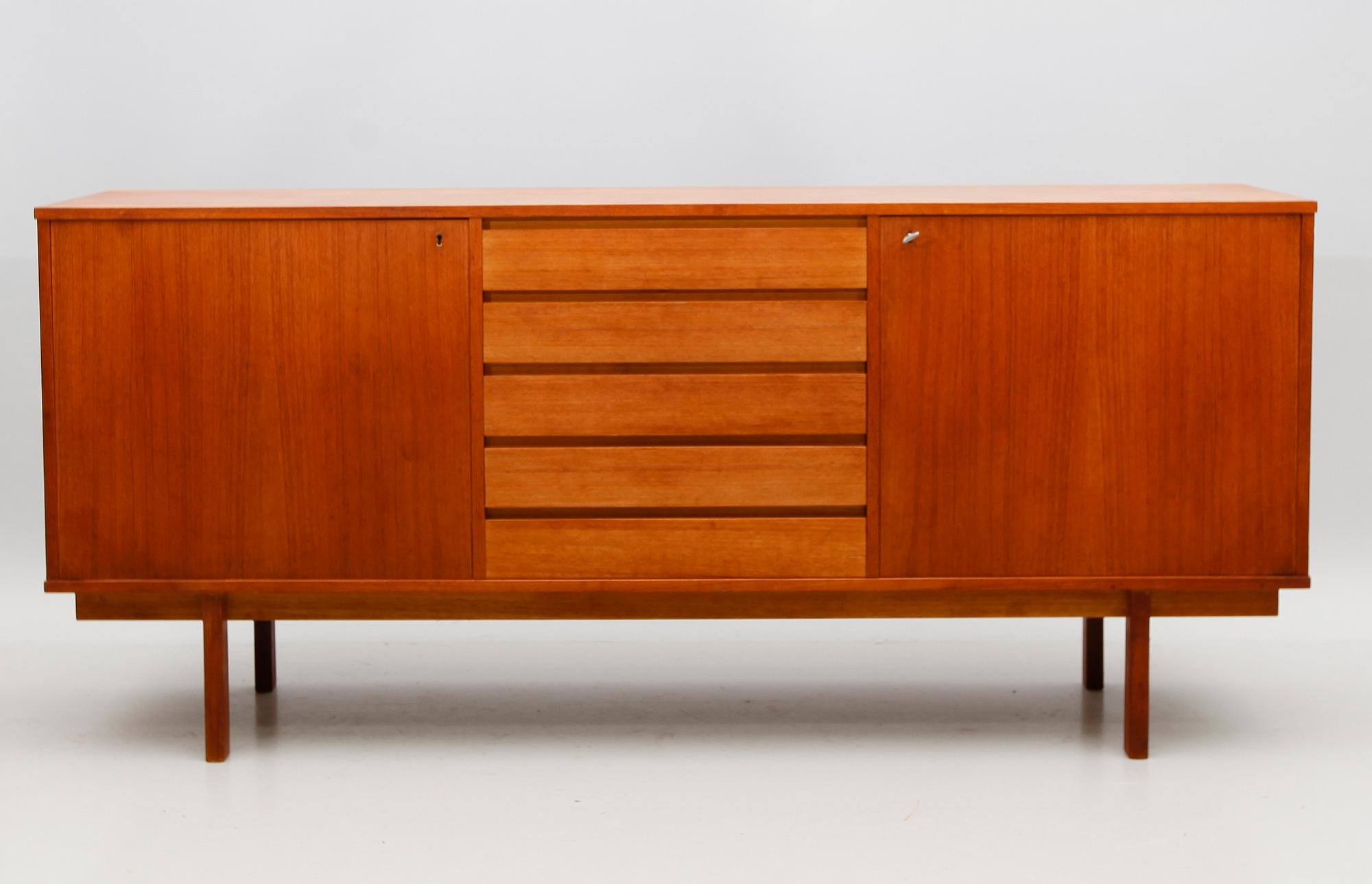 SIDEBOARD, 1900-talets andra hälft.