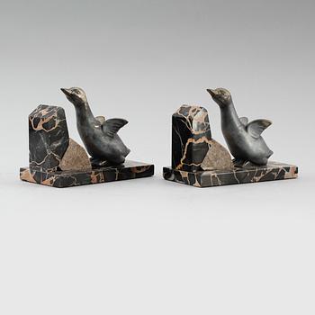 BOKSTÖD, marmor och vitmetall, art déco, 1900-talets första hälft.