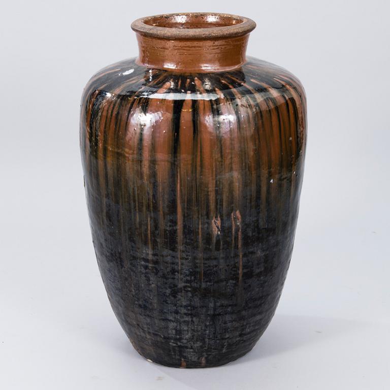 LARGE URN, ceramic, China, late 20th century.