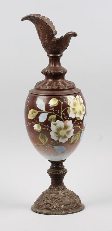 PRYDNADSURNA, metall, porslin, nyrenässans, 1880-90-tal.
