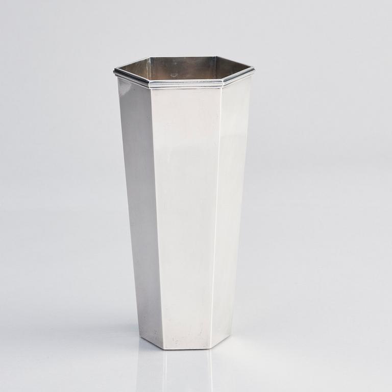 Wiwen Nilsson, a sterling silver beaker, Lund 1963.