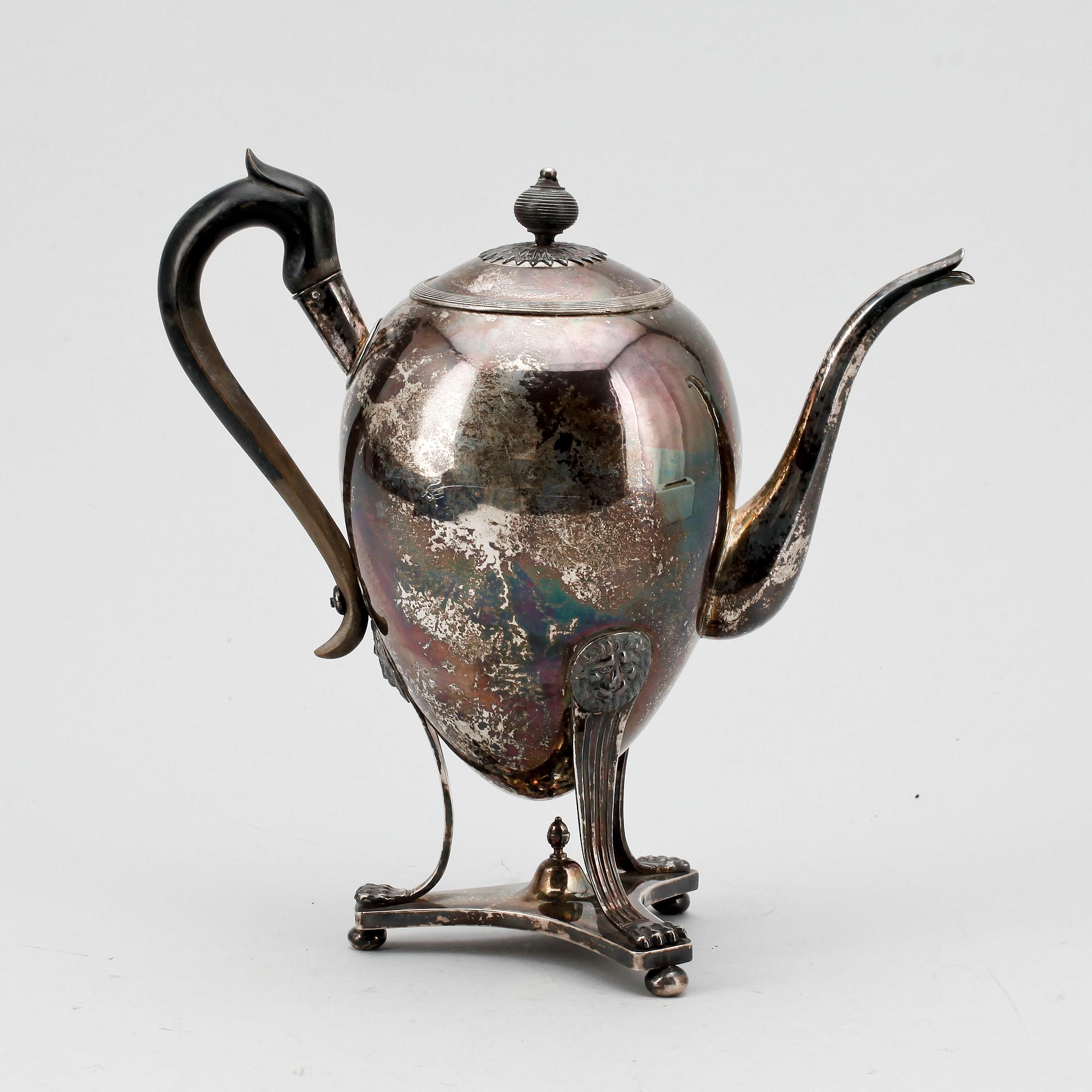 KAFFEKANNA, silver, Petter Adolf Sjöberg, Stockholm, 1820. Vikt ca 996 gram.