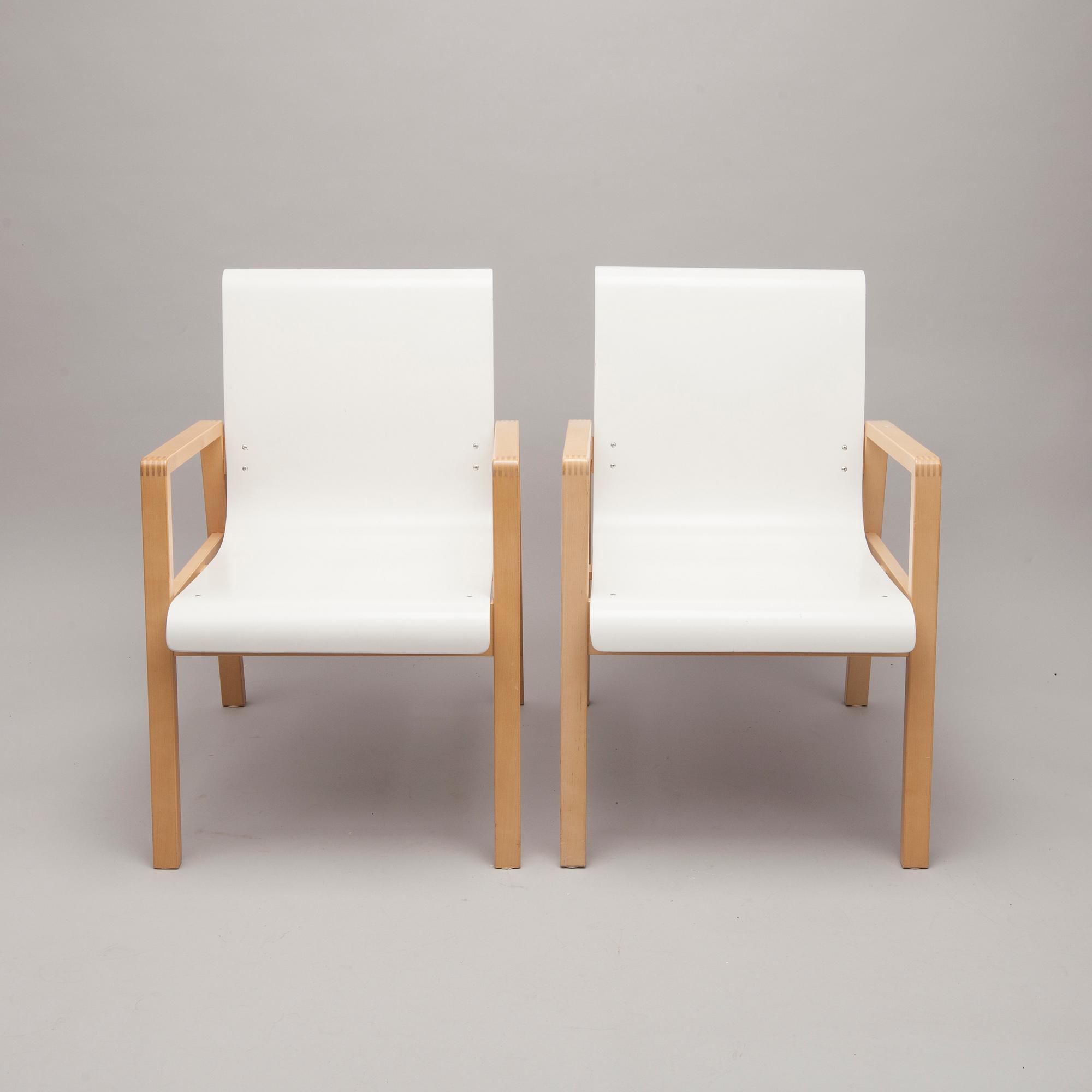 ALVAR AALTO, karmstolar, ett par, modell 403, Artek 1980-tal.