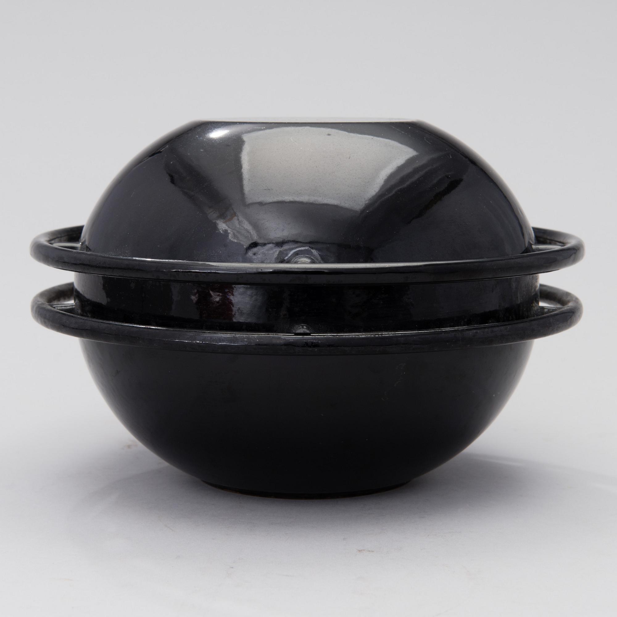 A 1960´S ENAMELED CAST IRON SATURNUS CASSEROLE BY ROSENLEW.