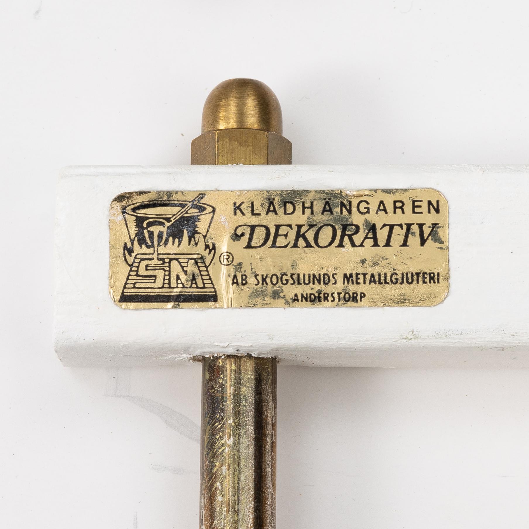 Klädhängare, ett par, "Dekorativ", Skoglunds metallgjuteri, Anderstorp, 1950-/60-tal.