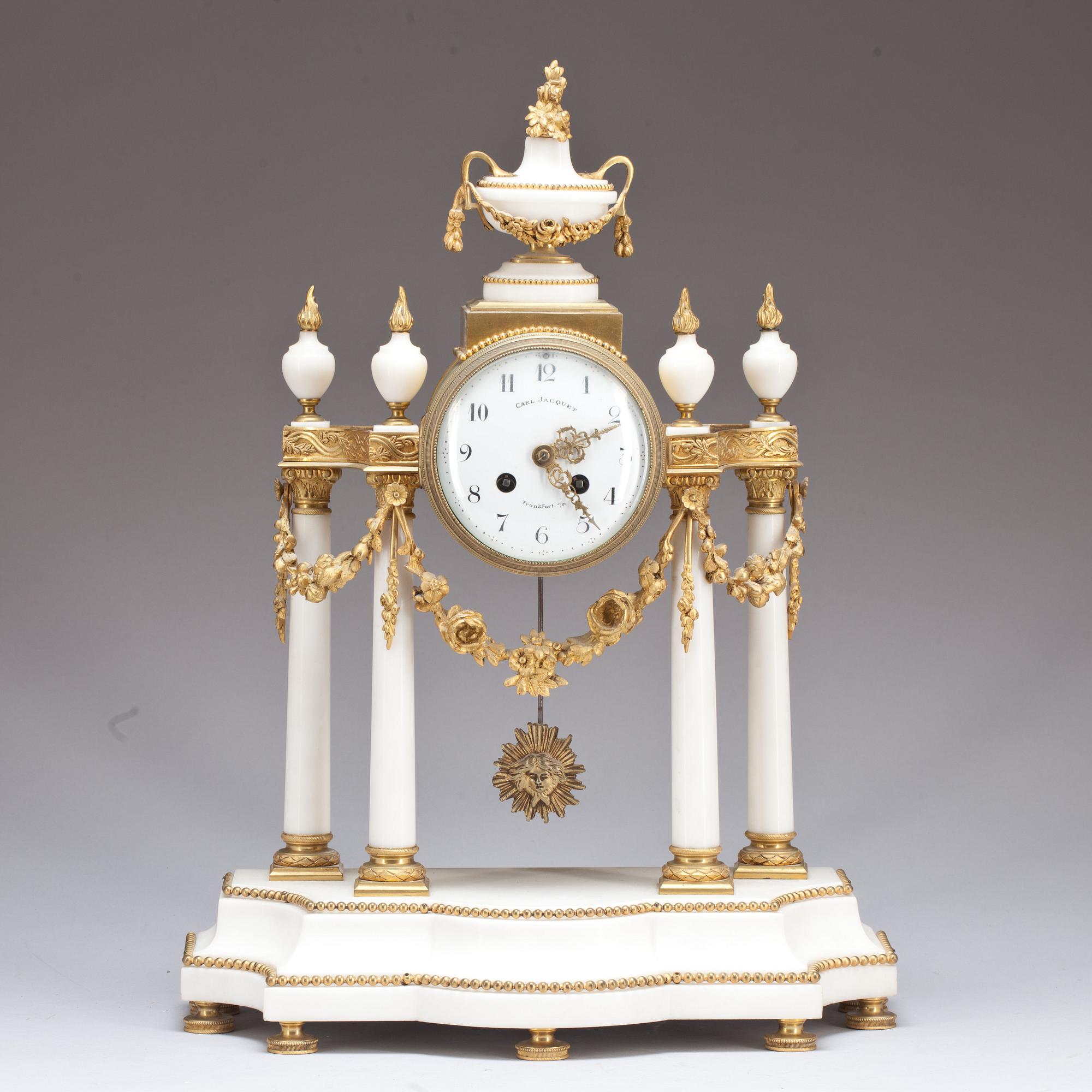 BORDSPENDYL, gustaviansk stil, Carl Jaquet Frankfurt. 1800-talets slut.