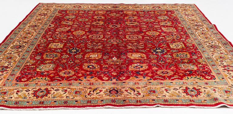 Matta, Täbris, signerad Hadadian, c 383 x 290 cm.