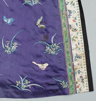 A silk coat, late Qing dynasty. Height 136 cm.