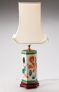 BORDSLAMPA, porslin Kina. 1800/1900-tal.