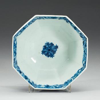 SKÅL, porslin. Qing dynastin, Qianlong (1736-95).
