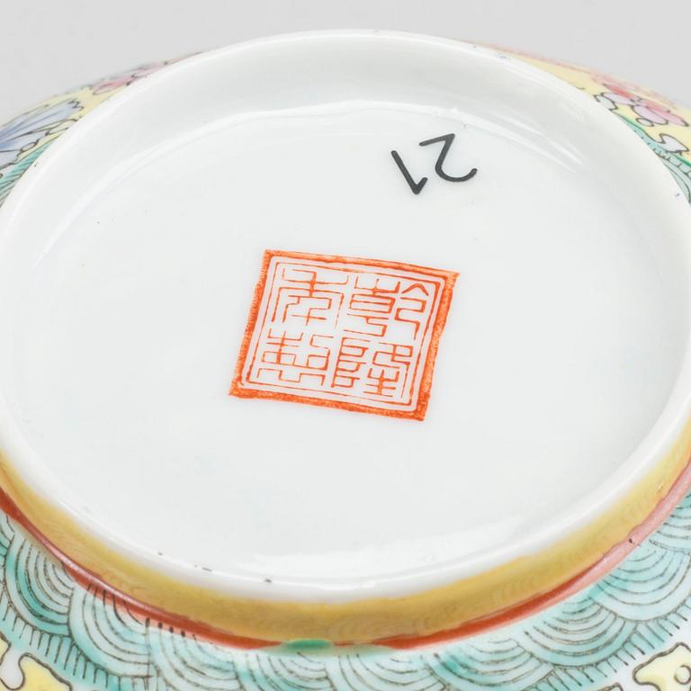 A CHINESE EGG-SHELL BOWL 20TH CENTURY,