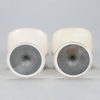 Eero Saarinen, A 'Tulip' furniture set, table with eight chairs, Knoll International, 1970s.