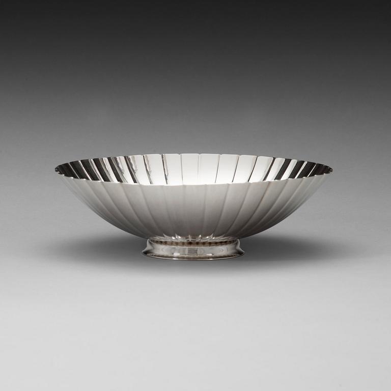 Sigvard Bernadotte, a sterling 'Strawberry bowl', by Georg Jensen, Köpenhamn 1933-44.