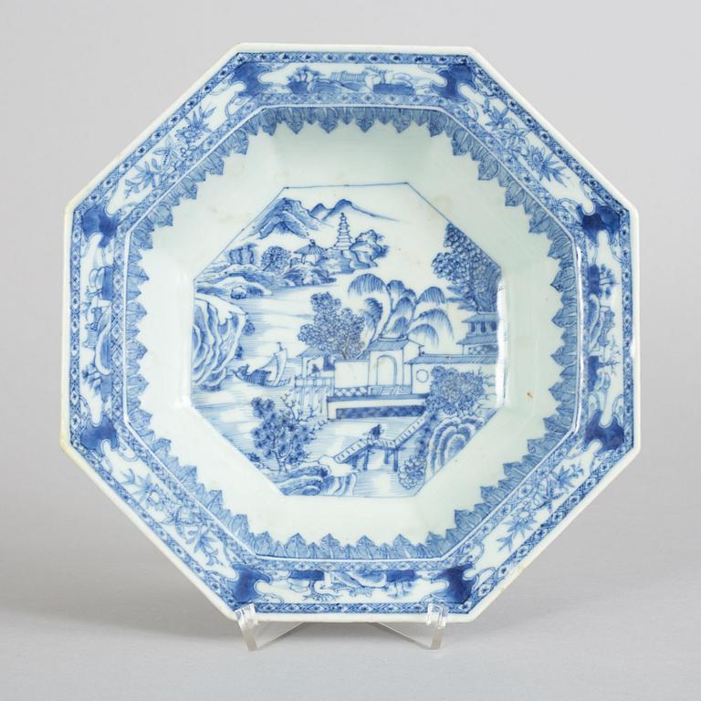 Skål, kompaniporslin. Qingdynastin, Qianlong (1736-95).