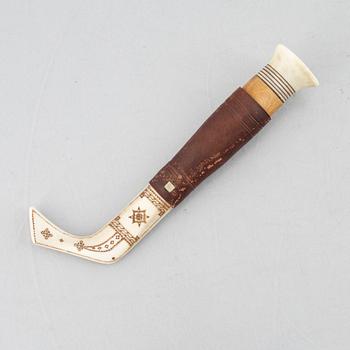 Torsten Fankki, a reindeer horn knife.