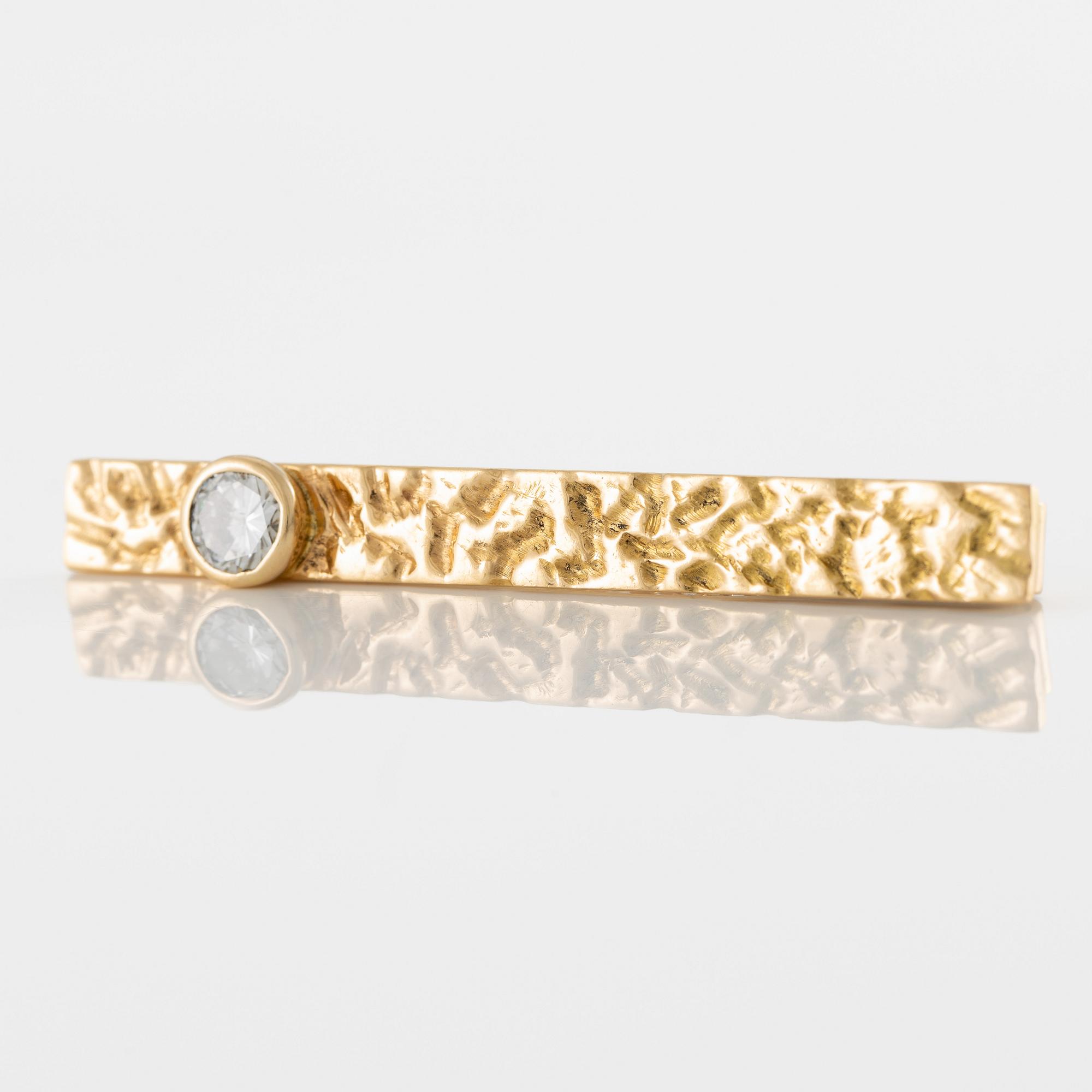 Tie pin 18K gold with a round brilliant-cut diamond, 0.70 ct according to engraving.