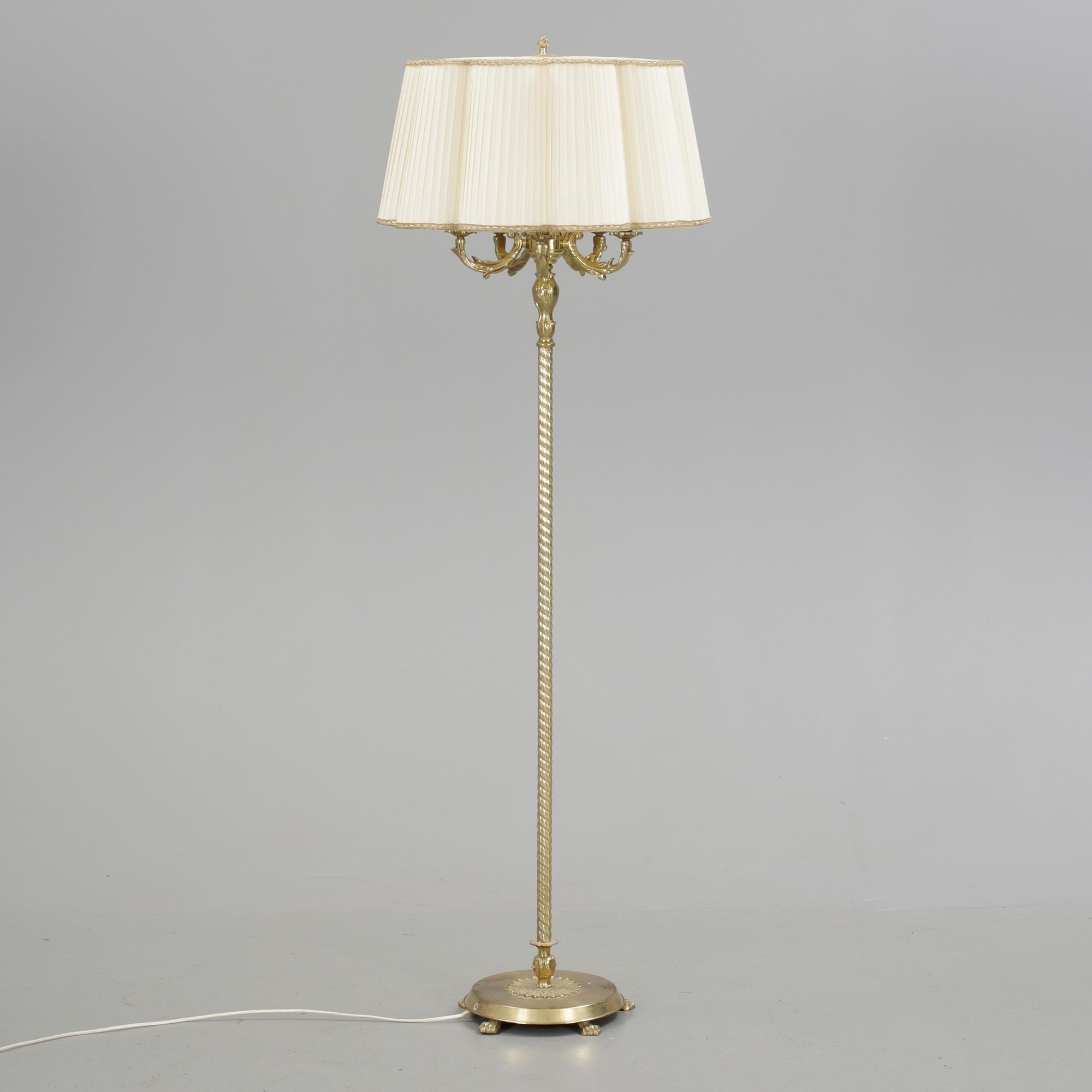 GOLVLAMPA, omkring 1900-talets mitt.