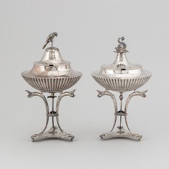 Adolf Zethelius, sockerskålar, 2 st snarlika, silver, Stockholm 1812 + 1819.