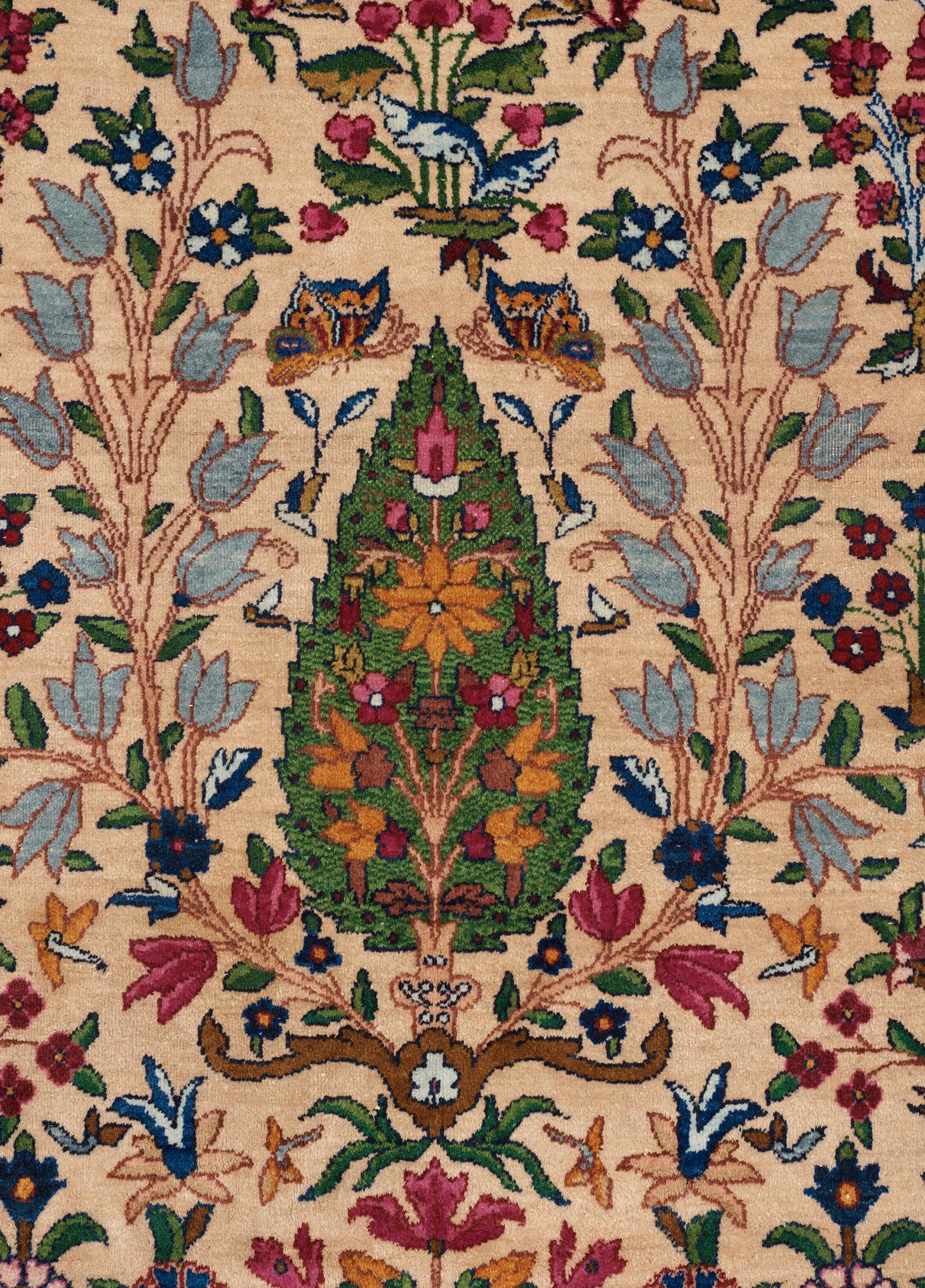 SEMIANTIK KIRMAN. 410,5 x 289 cm.