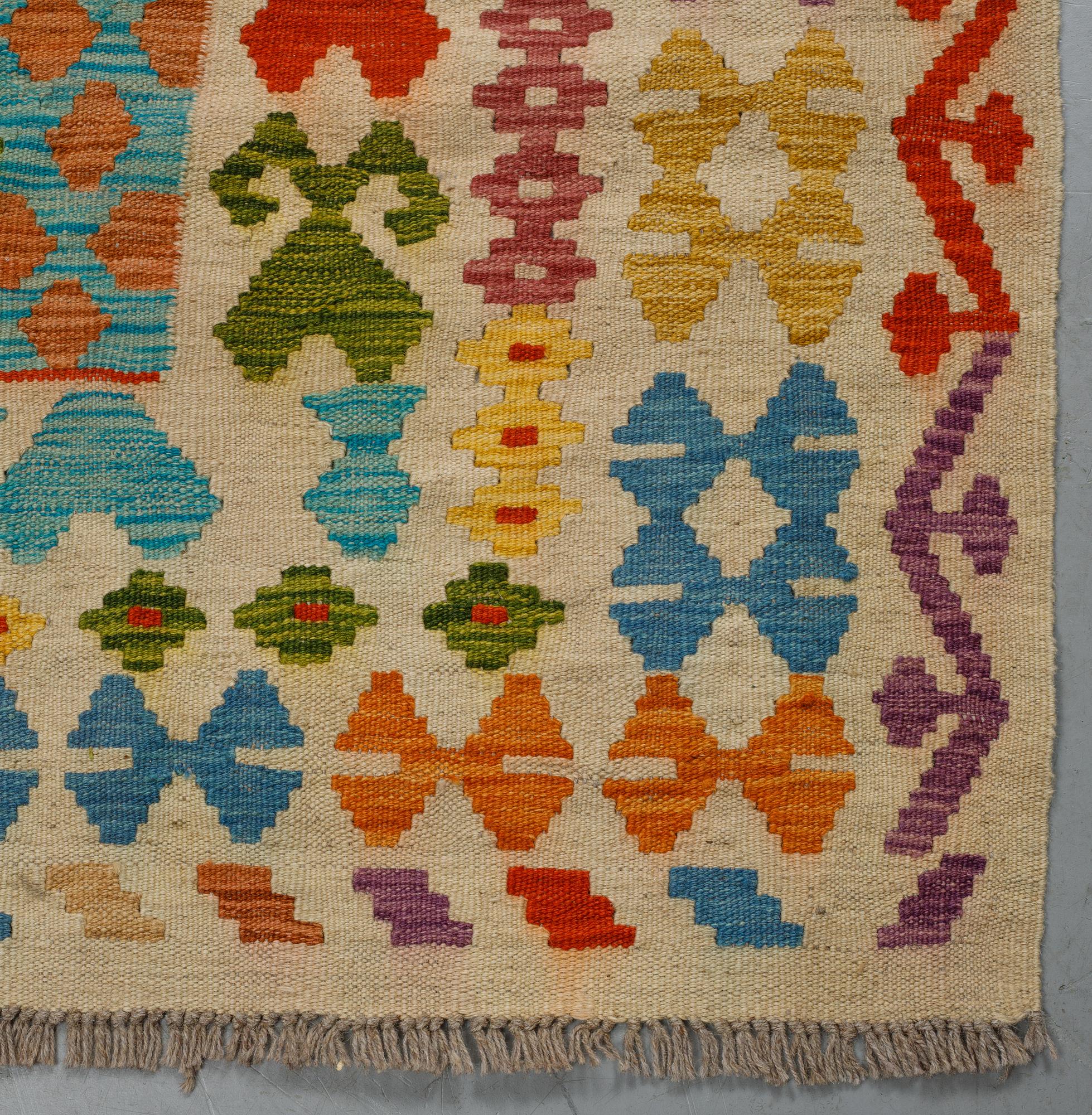 A carpet, kilim, ca 297 x 204 cm.