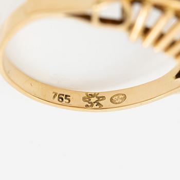 Ring in 18K gold set with an octagon-cut diamond and purple stones.