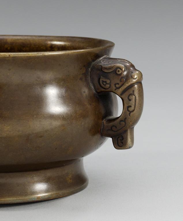 RÖKELSEKAR, brons. Qing dynastin, 1700-tal med Xuandes sex karaktärers märke.