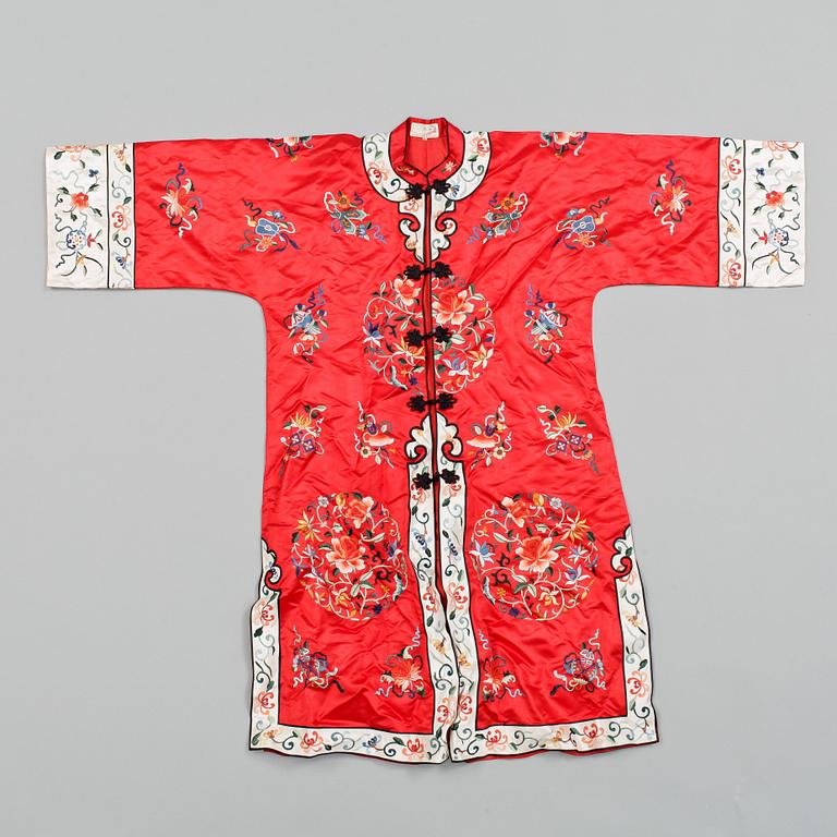 KIMONO, 2 st, Kina och Japan, 1900-talets andra hälft.