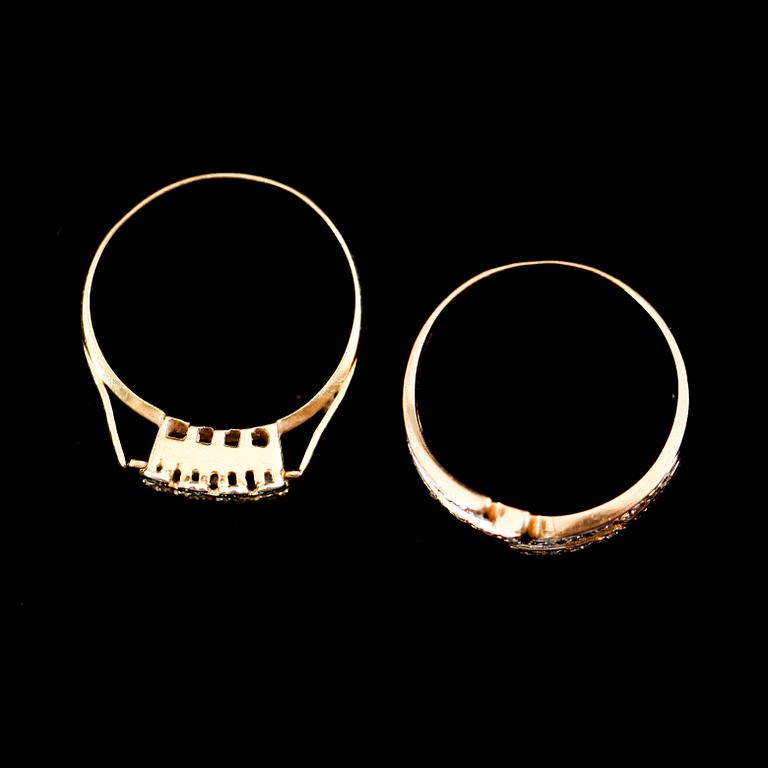 RINGAR, 2 st, 18 k guld med små briljanter. Total vikt ca 5 g.