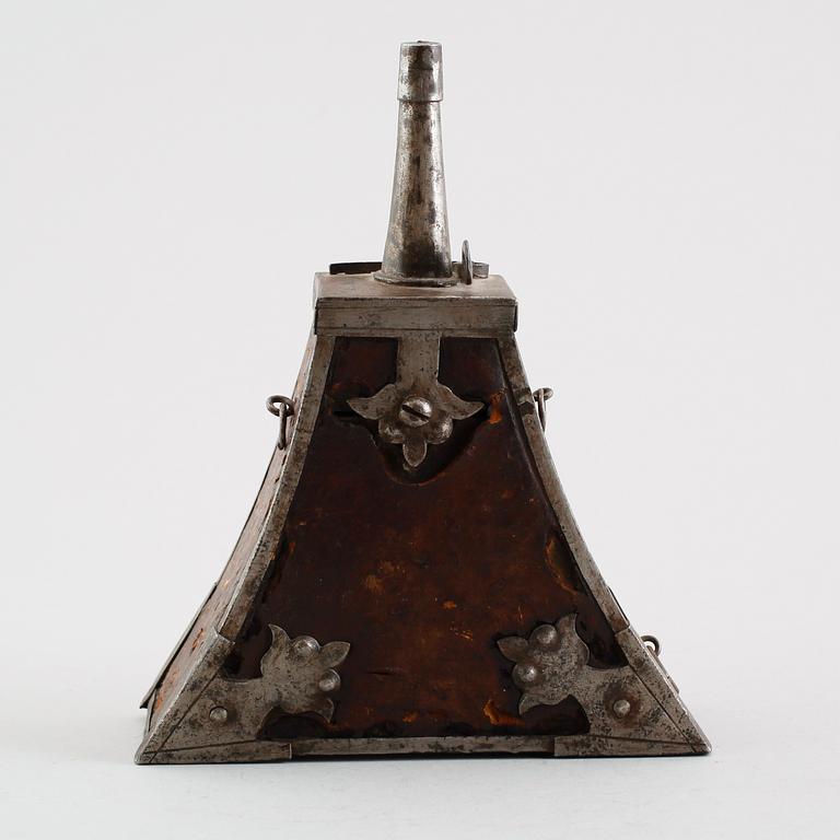 KRUTHORN, stål och läder, 1600-/1700-tal.