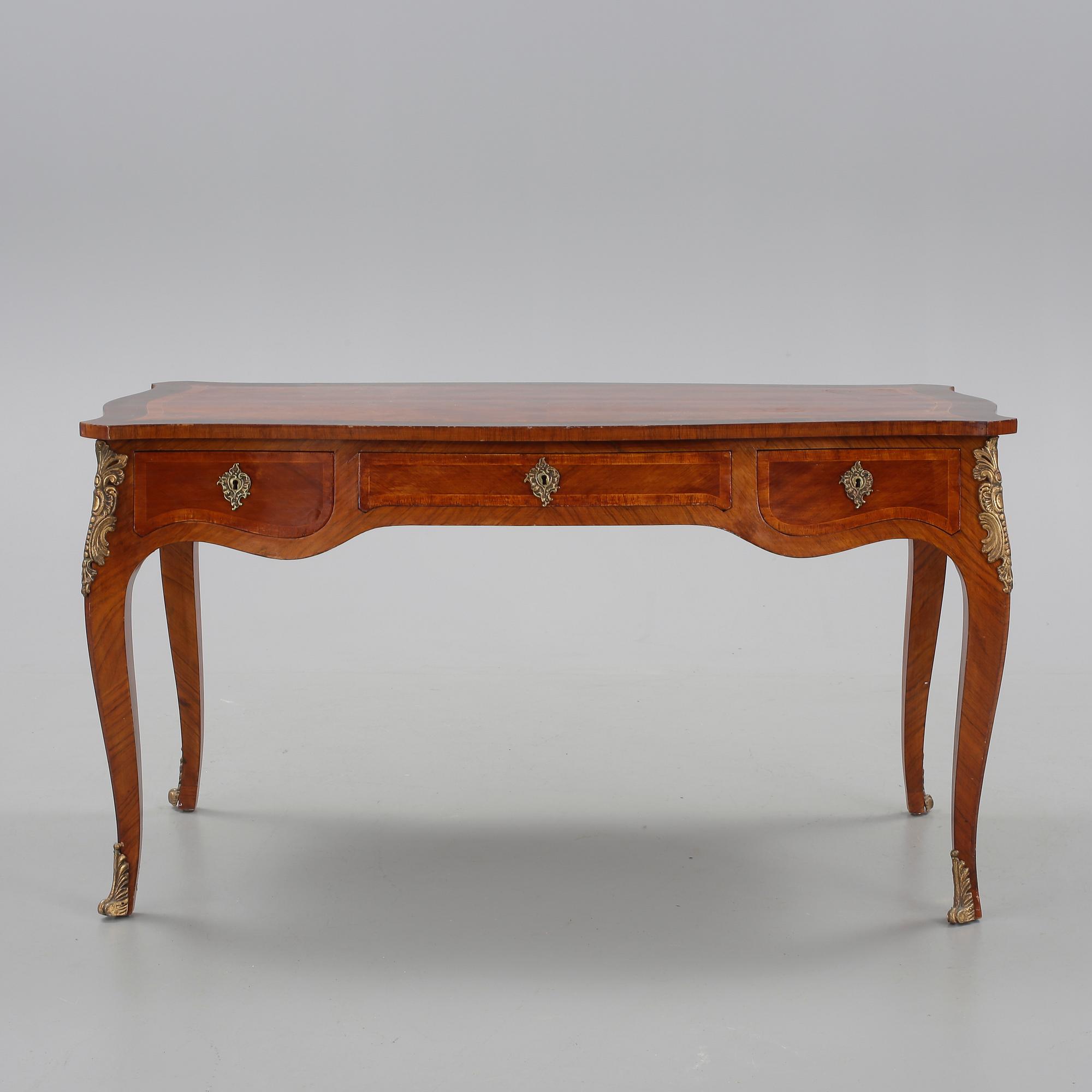 SKRIVBORD, Rokokostil, 1900-talets första hälft.
