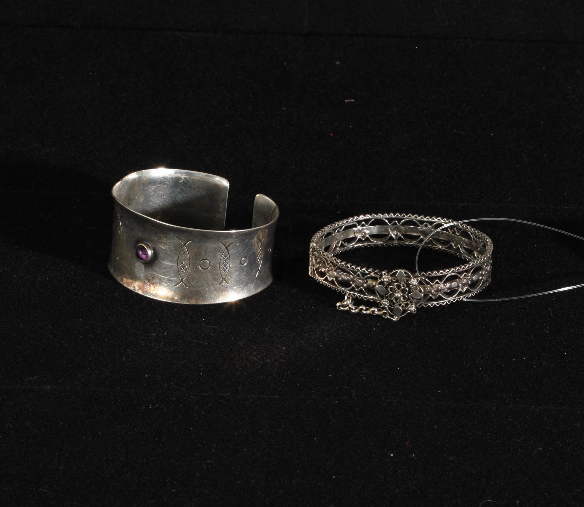 ARMBAND, 2 st, bla silver 1960.