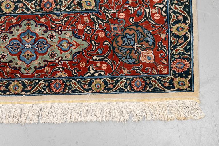 A carpet, semi-antique Tabriz, ca 379 x 280 cm.