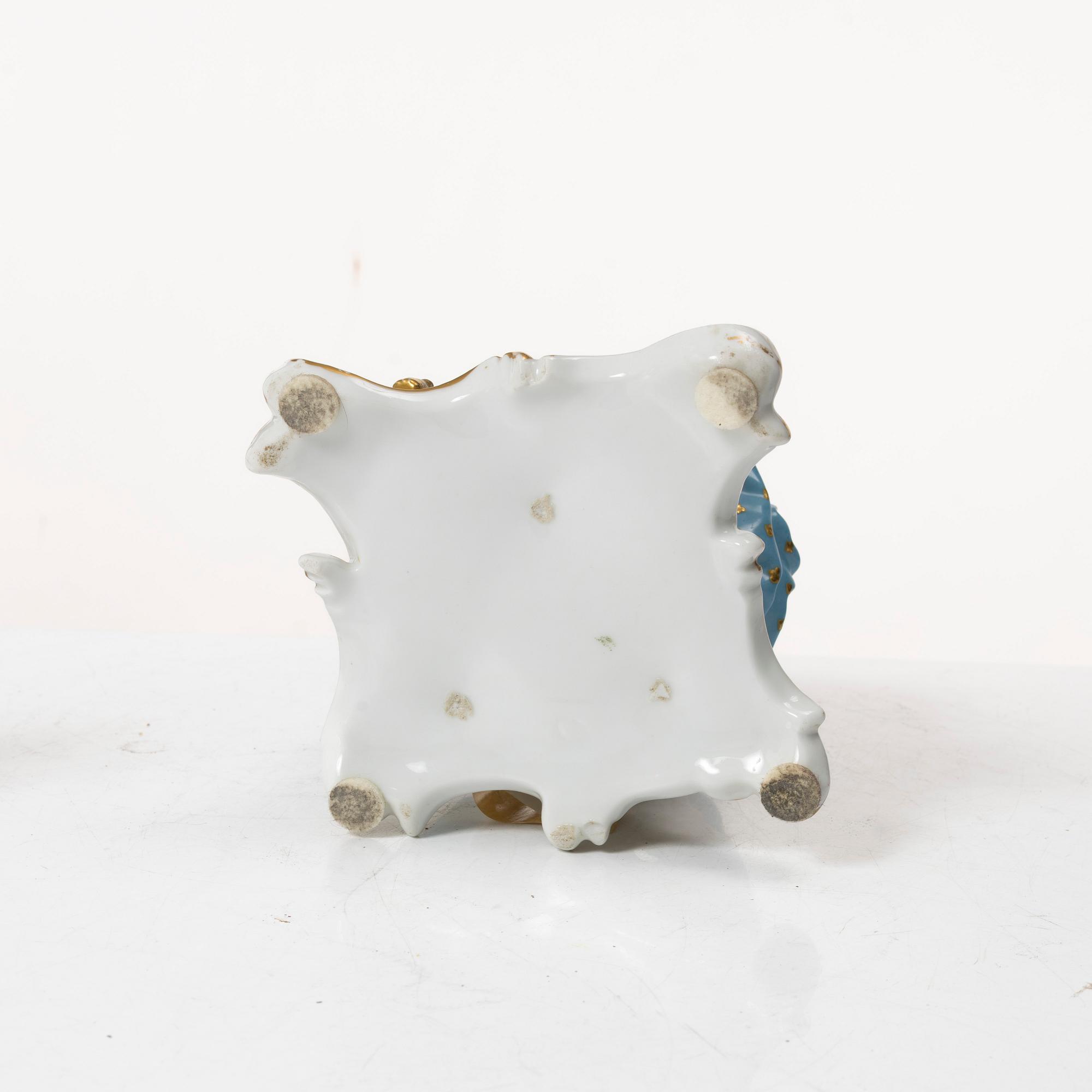 Figurin/tekanna, porslin, Europa, 1900-tal.