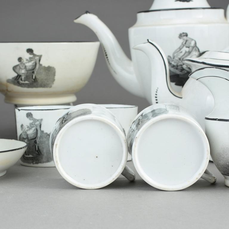 KAFFE- OCH TESERVIS, 15 delar, porslin. Empire.