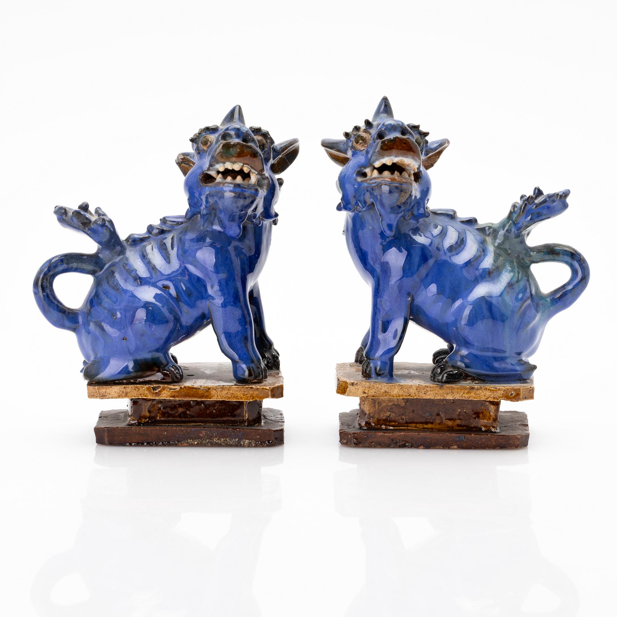 A pair of Chinese buddhist lions, Qing dynasty, 19th century.