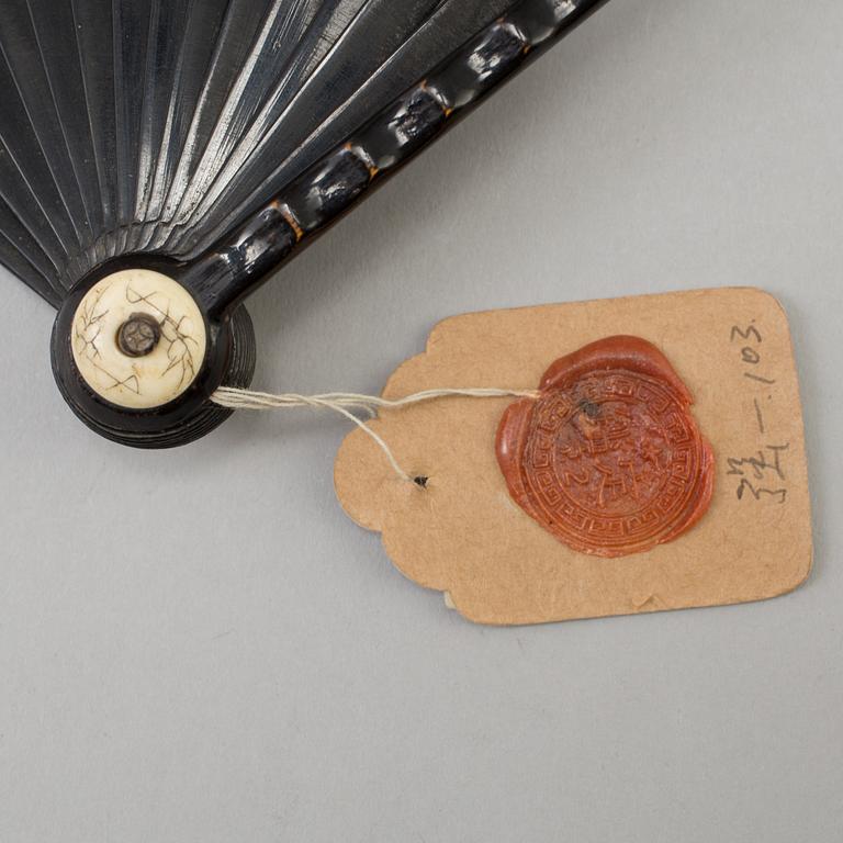 A fan leaf painting by Li Zhongqin, signed.