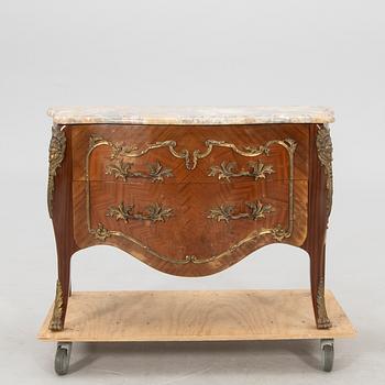 Chest of drawers in Louis XV style, mid-20th century.