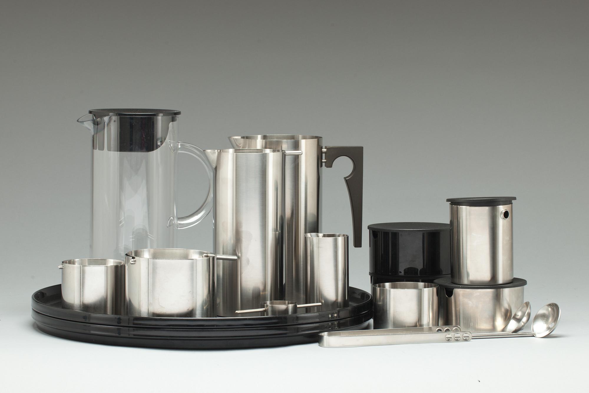 COCKTAILSET, 18 delar, "Cylindia-Line" Arne Jacobsen och delvis Erik Magnussen, Stelton, Danmark. 1900/2000-tal.