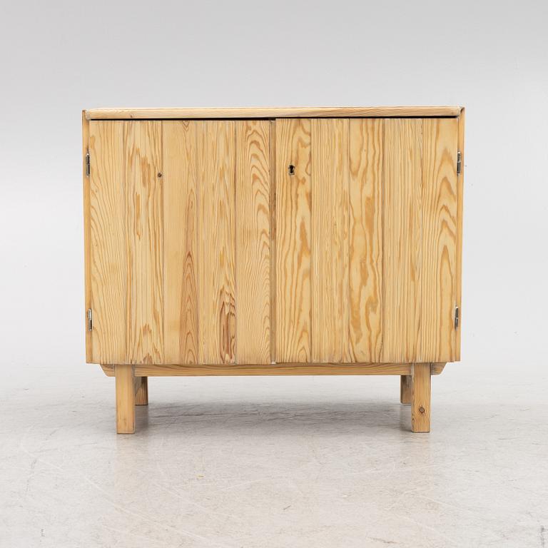 Göran Malmvall, a cabinet '821', Svensk Fur, Karl Andersson, Huskvarna.