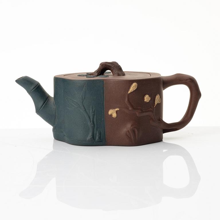 A Chinese polychrome yixing teapot, 1980s.
