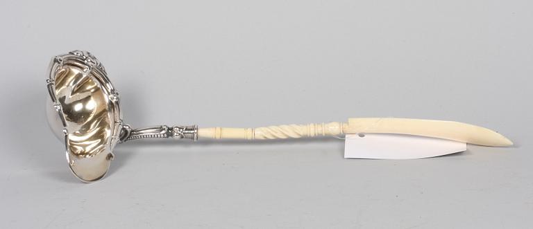 SOPPSLEV, nysilver och ben.