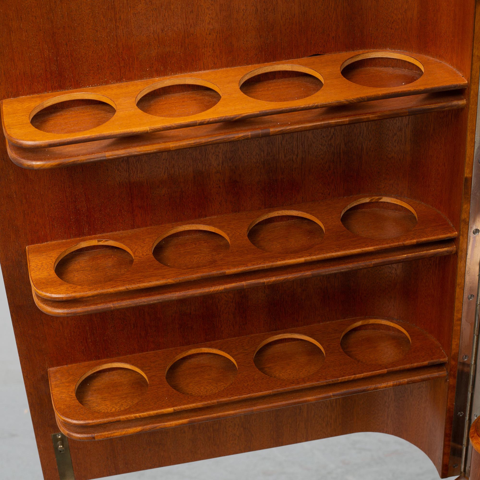 A mahogany Swedish Modern drinks cabinet, AB Förenades Möbler, Linköping, 1940-tal.