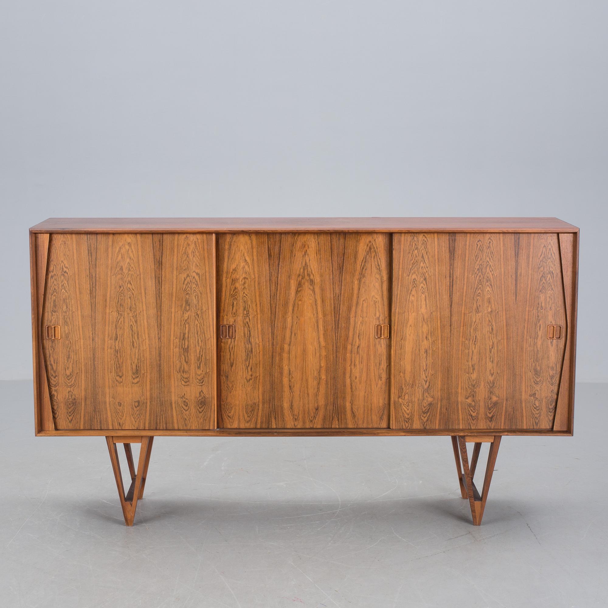 SIDEBOARD, Danmark, 1900-talets andra hälft. Citesintyg medföljer.