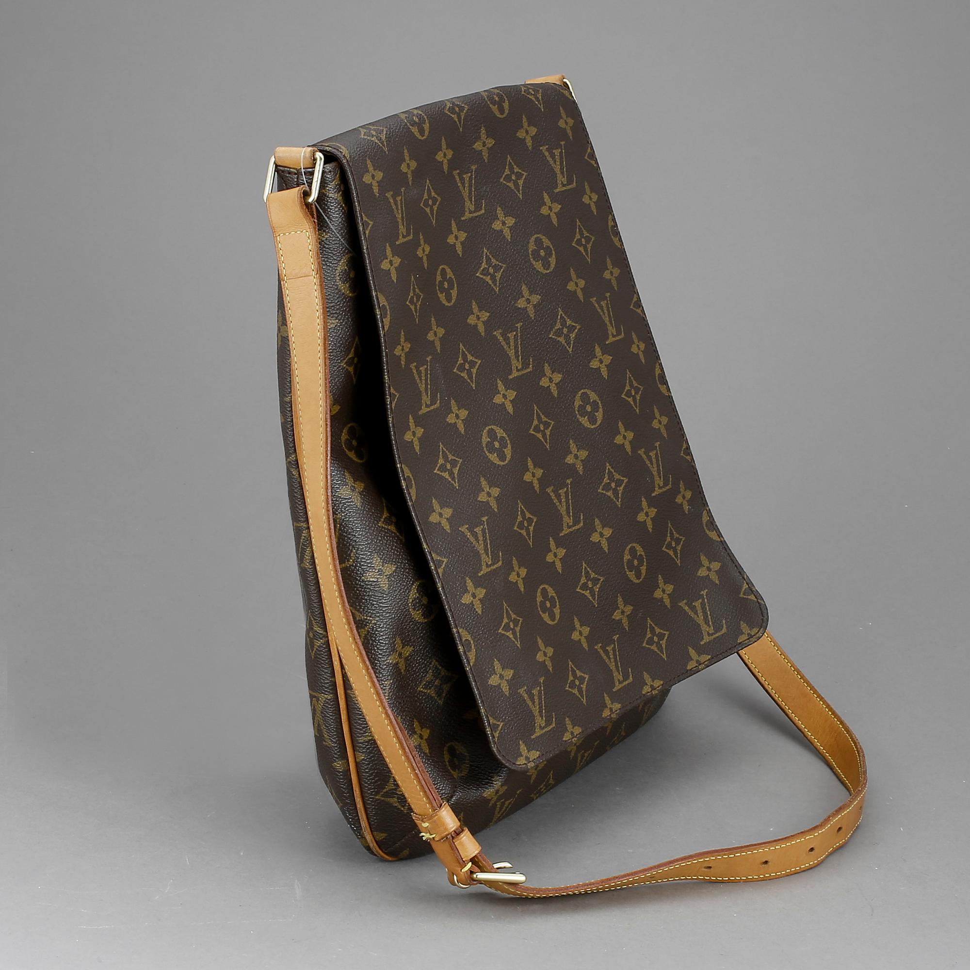 VÄSKA, "Musette", Louis Vuitton, 2002.