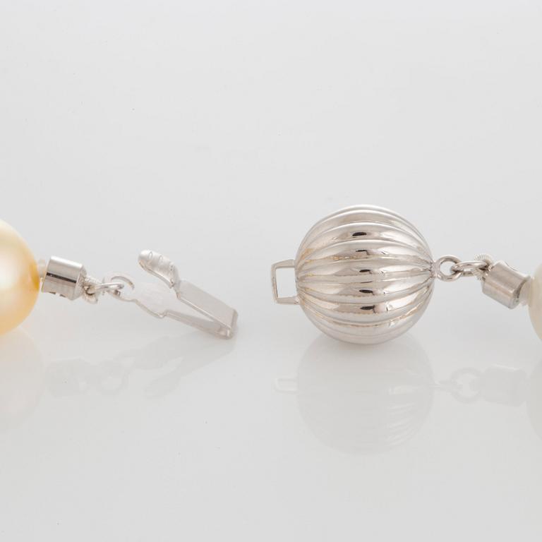 Pärlcollier med odlade Söderhavspärlor lås 18K vitguld.