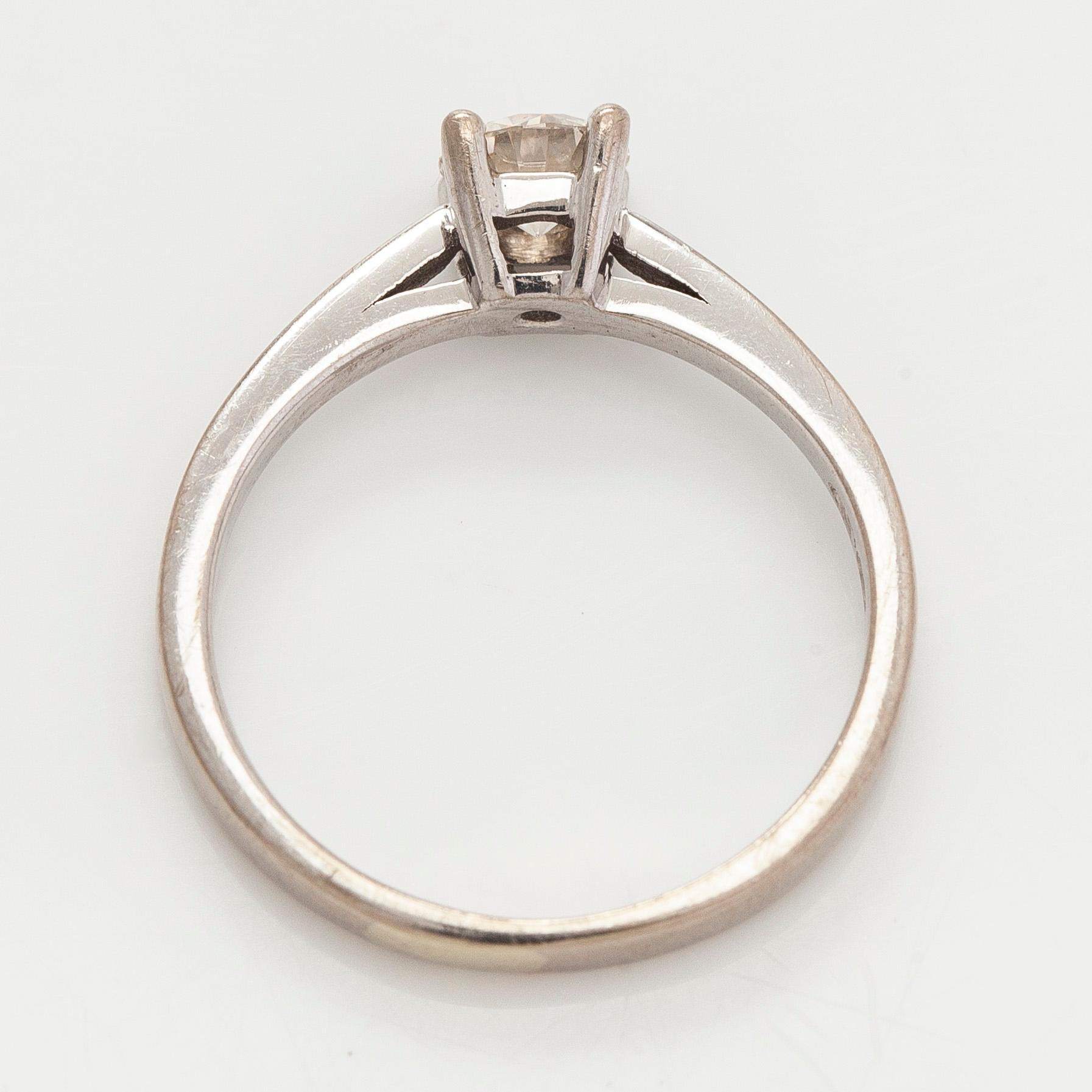 Ring, brilliant cut diamond, 14K white gold.